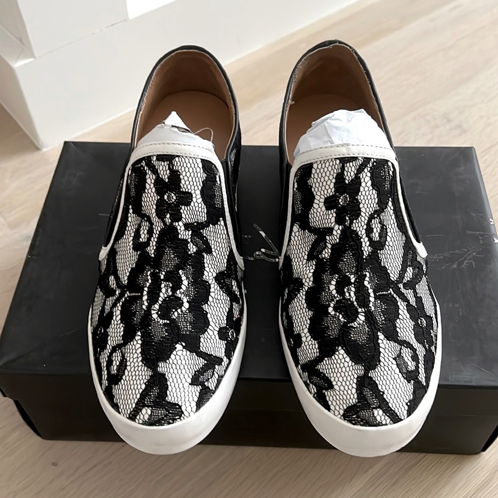 Report Signature Wedged Laced Slip-Ons- Size 7.5
